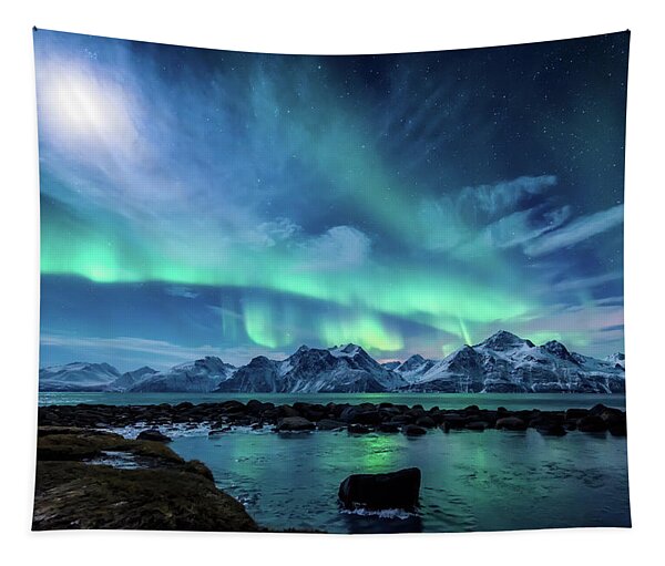 When The Moon Shines Tapestry